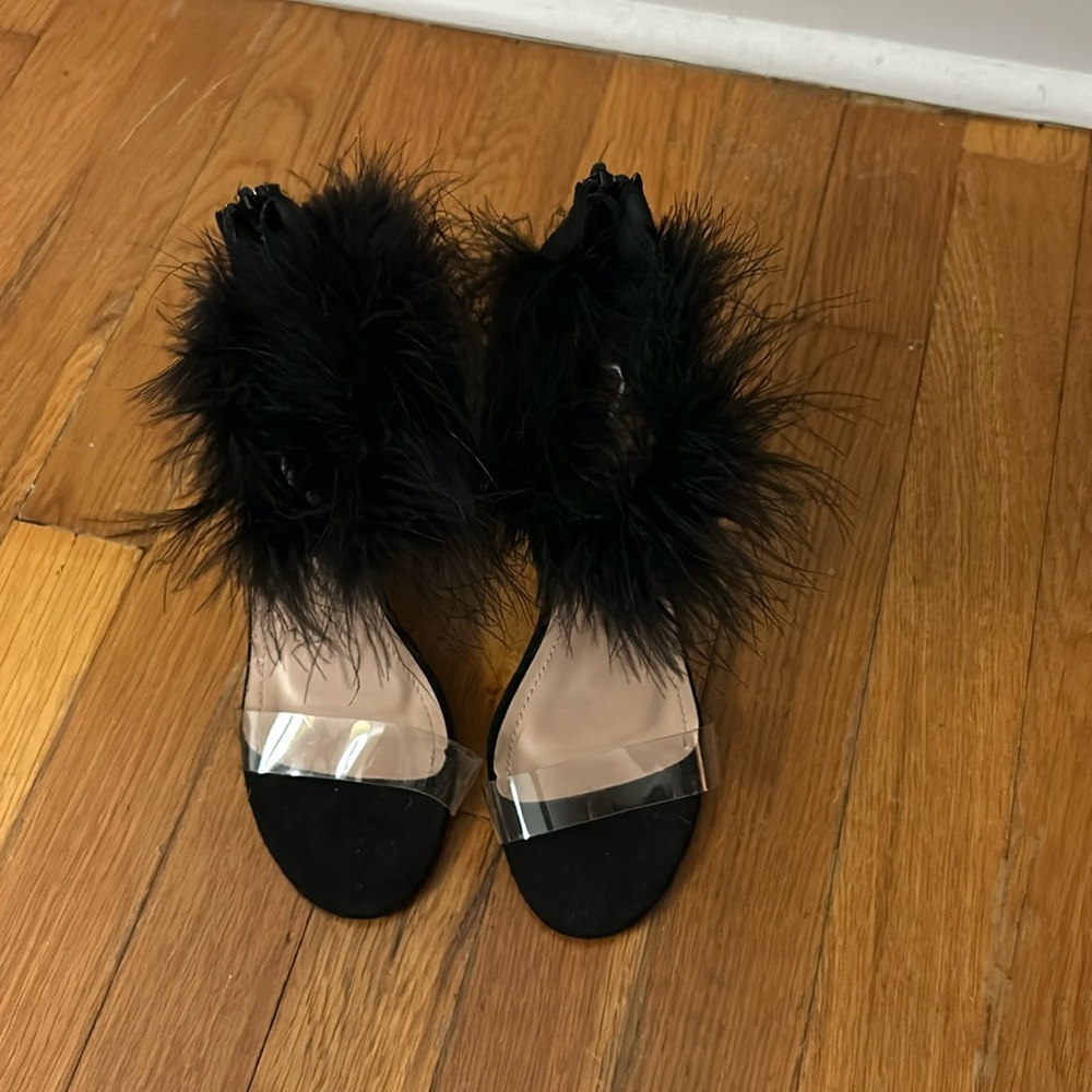 Like new black Windsor heels